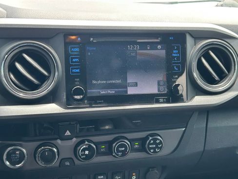 Used 2018 Toyota Tacoma TRD Off-Road AWD/4WD image 20