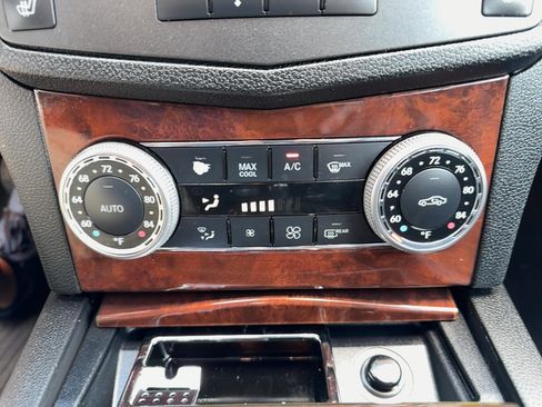 Used 2011 Mercedes-Benz C 300 4MATIC Sedan image 13