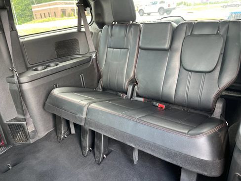 Used 2019 Dodge Grand Caravan GT FWD image 16