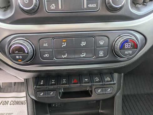 Used 2022 Chevrolet Colorado ZR2 w/ ZR2 Dusk Special Edition image 25