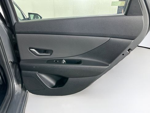 Used 2025 Hyundai Elantra SEL image 30