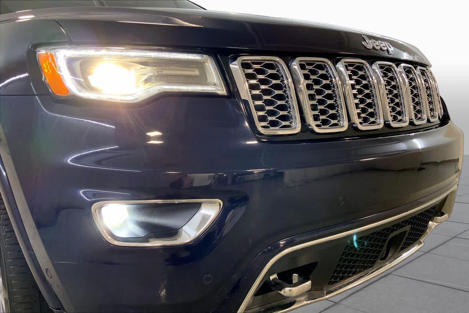 Used 2018 Jeep Grand Cherokee Overland AWD/4WD image 32