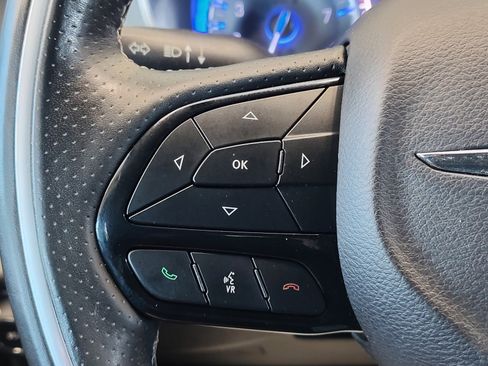 Used 2019 Chrysler Pacifica Limited w/ Advanced Safetytec Group FWD image 18