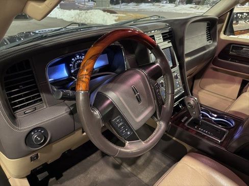 Used 2016 Lincoln Navigator Reserve image 14