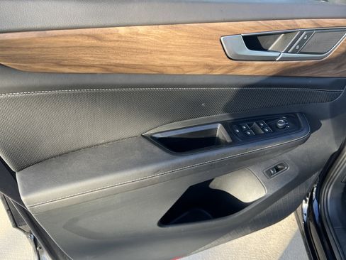 Certified 2025 Volkswagen Atlas SE w/ Panoramic Sunroof Package image 13