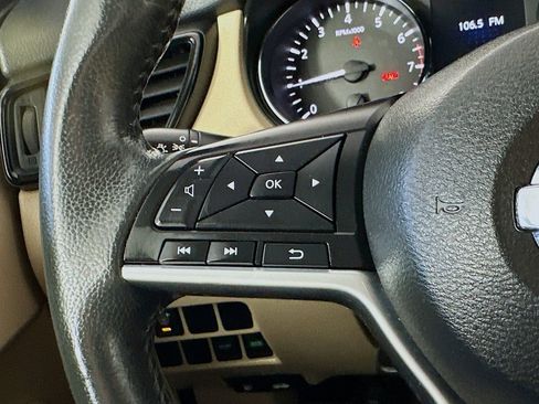 Used 2017 Nissan Rogue SV w/ Sun & Sound Touring Package image 24