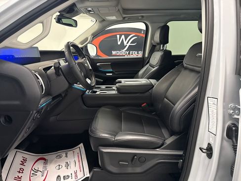 Used 2025 Ford Expedition Platinum AWD/4WD image 9