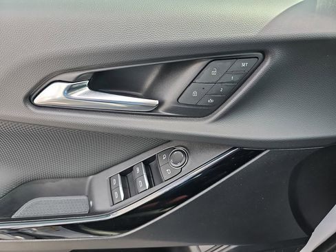 Used 2025 Chevrolet Equinox RS w/ Safety and Technology Package image 31