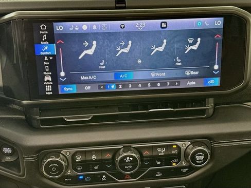 Used 2024 Jeep Wrangler Unlimited Rubicon 4xe w/ Technology Group AWD/4WD image 15