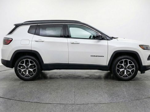 Used 2025 Jeep Compass Limited AWD/4WD image 8