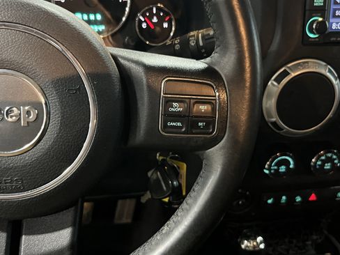 Used 2015 Jeep Wrangler Unlimited Rubicon w/ Connectivity Group image 21