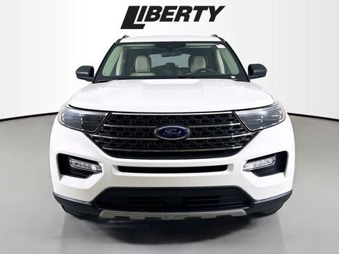 Used 2022 Ford Explorer XLT w/ Equipment Group 202A image 2