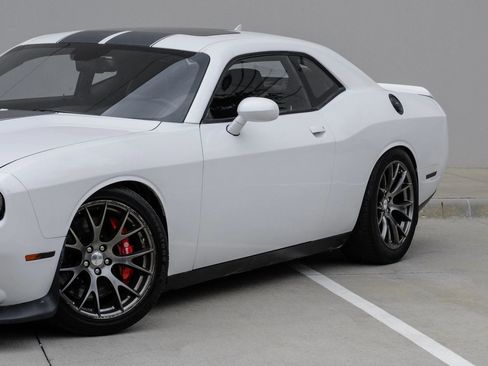 Used 2015 Dodge Challenger SRT w/ Technology Group RWD image 8