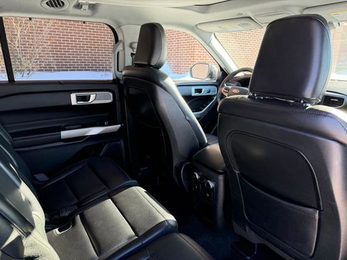 Used 2020 Ford Explorer Limited image 31