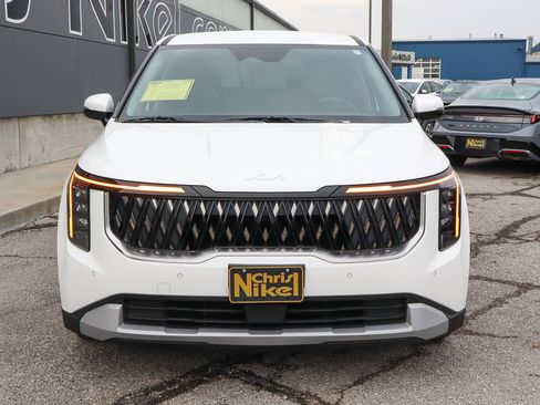 Used 2025 Kia Carnival LXS image 2