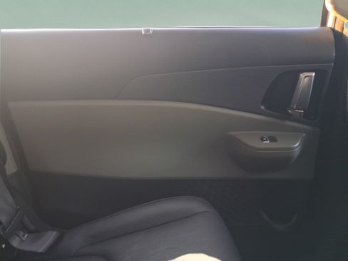 Used 2025 Kia Carnival EX FWD image 24