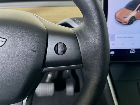 Used 2021 Tesla Model Y 2WD image 17