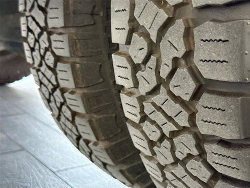 Used 2024 RAM 3500 Big Horn w/ Sport Appearance Package image 29