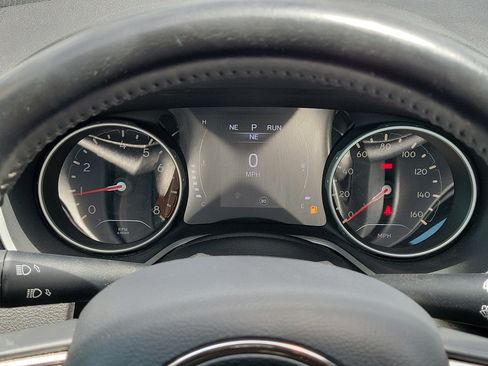 Used 2018 Jeep Compass Latitude FWD image 24