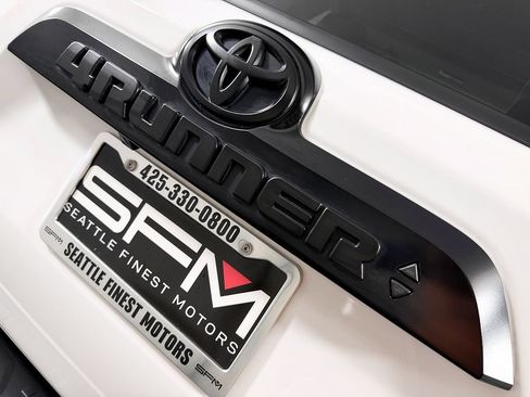 Used 2023 Toyota 4Runner TRD Off-Road Premium w/ Moonroof Package AWD/4WD image 15