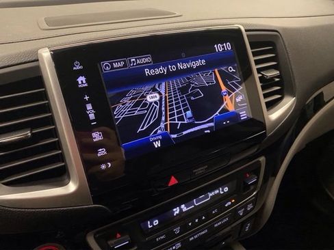 Used 2018 Honda Pilot Touring image 5
