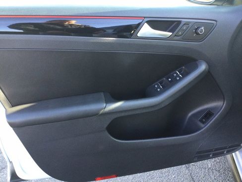 Used 2017 Volkswagen Jetta GLI image 12