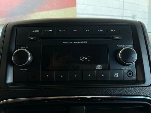 Used 2017 Dodge Grand Caravan SE image 36