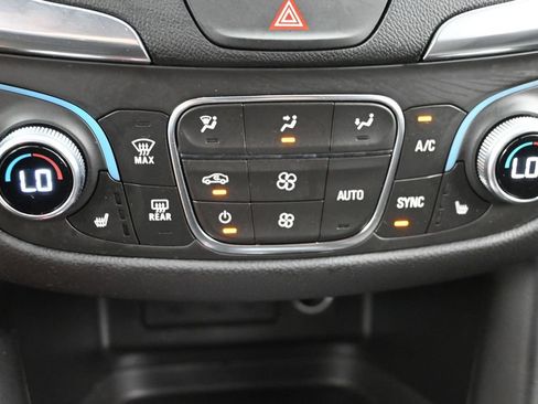 Used 2021 Chevrolet Equinox LT FWD image 20
