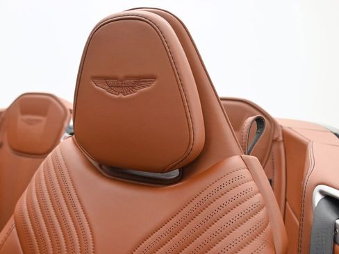 Used 2019 Aston Martin DB11 Coupe RWD image 21