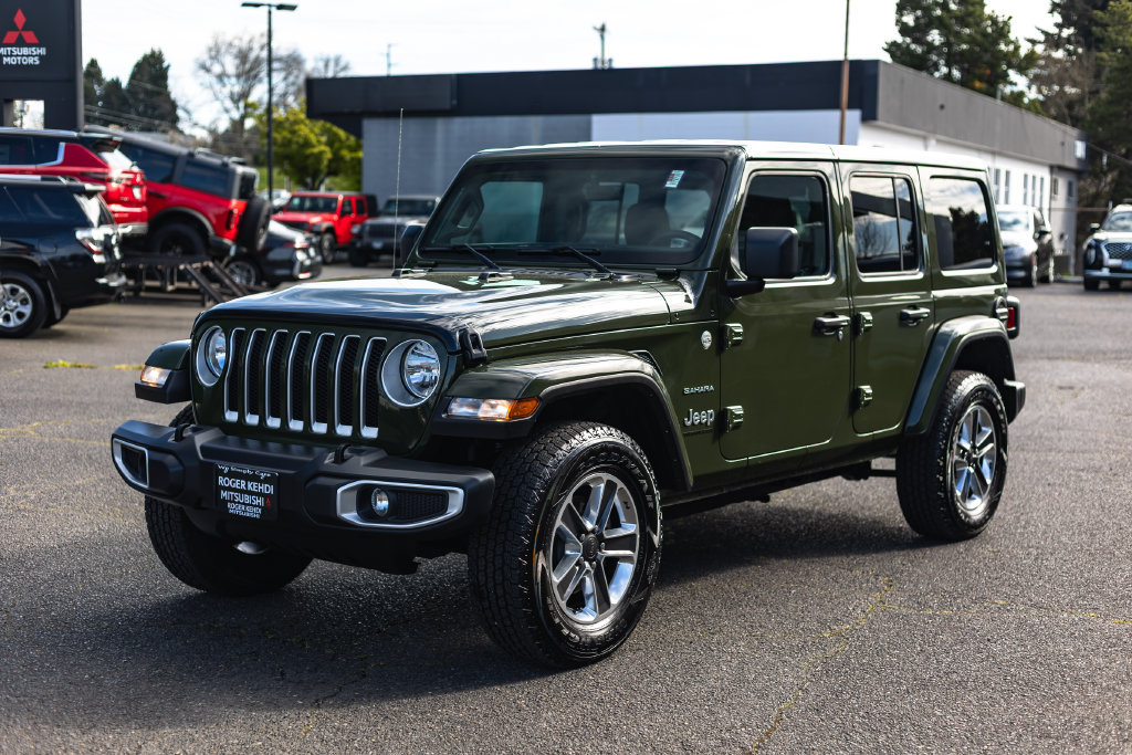 Used 2023 Jeep Wrangler Unlimited Sahara AWD/4WD image 5