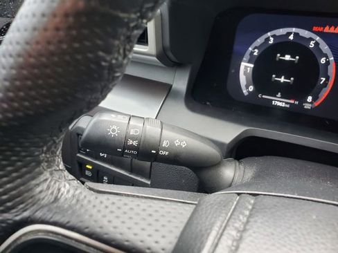 Used 2025 Toyota Tacoma TRD Sport image 19