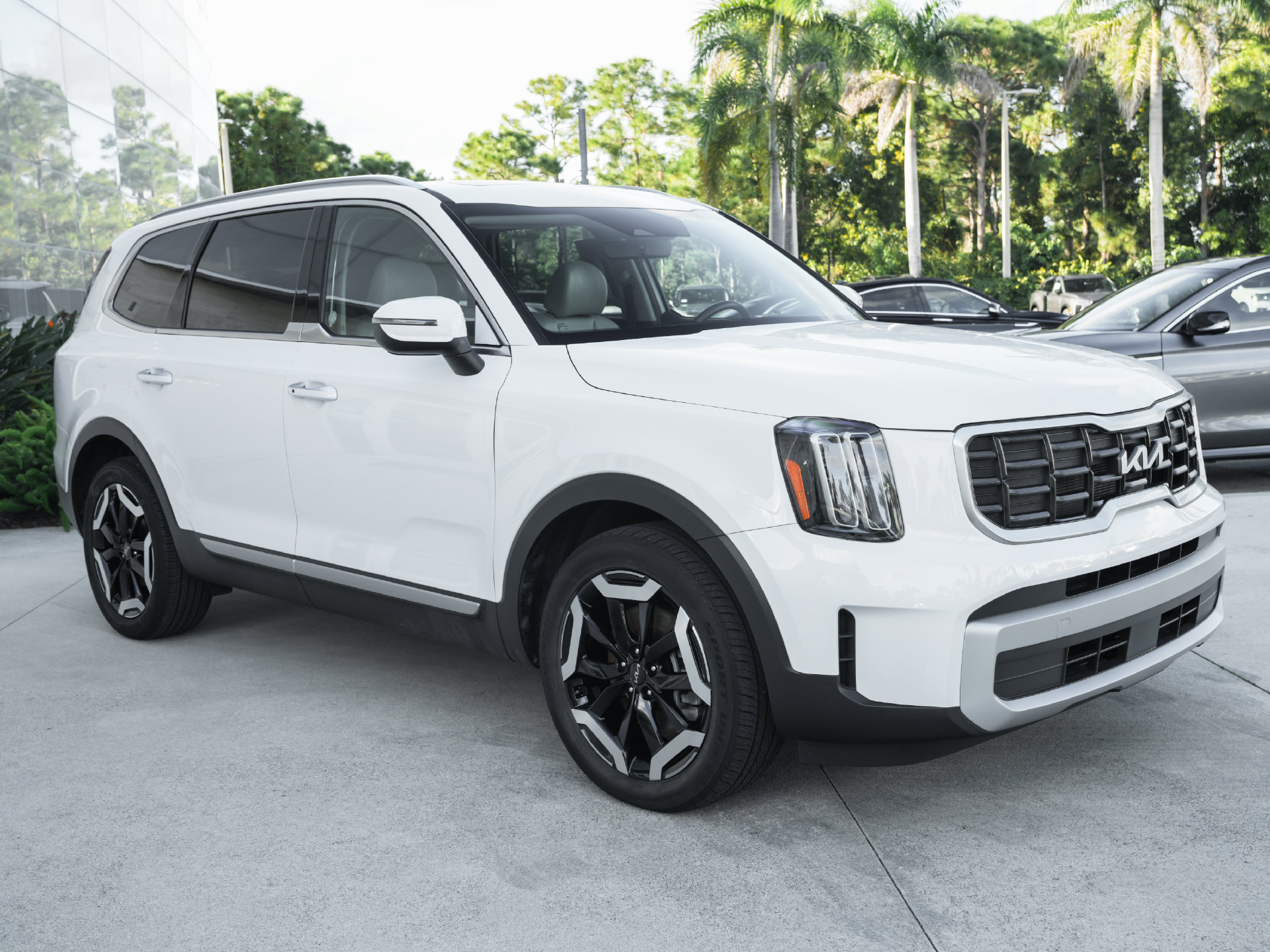 Used 2025 Kia Telluride S FWD image 32
