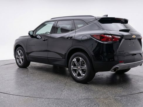 Used 2025 Chevrolet Blazer LT FWD image 6
