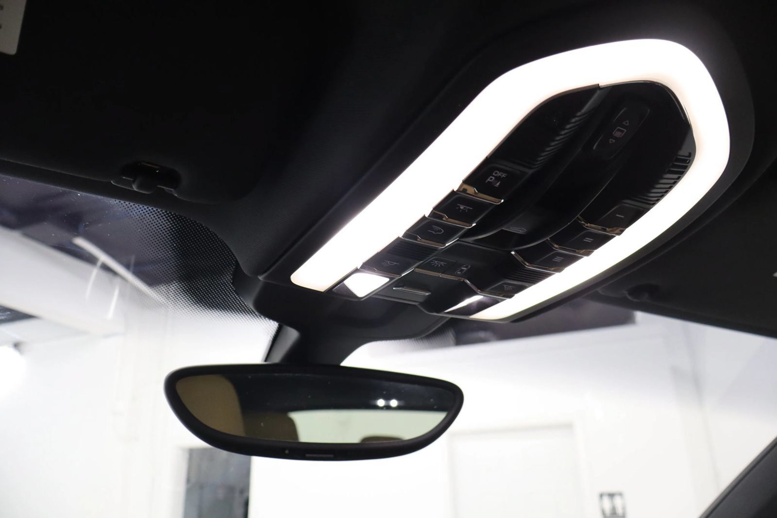 Used 2018 Porsche Cayenne AWD/4WD image 40