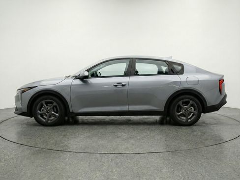 Used 2025 Kia K4 LXS image 5