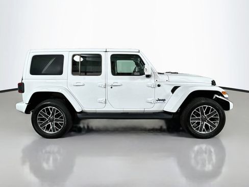 Used 2023 Jeep Wrangler Unlimited Sahara AWD/4WD image 5