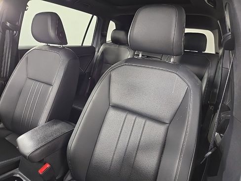 Used 2023 Volkswagen Tiguan SE R-Line image 16