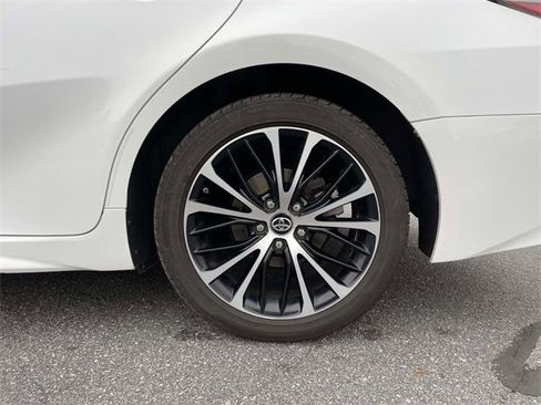 Used 2019 Toyota Camry SE image 9