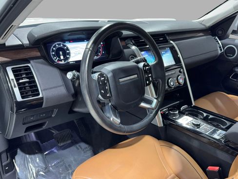 Used 2019 Land Rover Discovery HSE image 13
