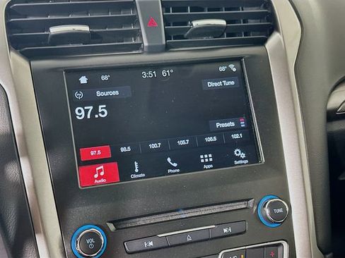 Used 2018 Ford Fusion SE w/ Fusion SE Technology Package image 16