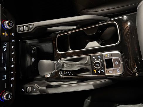 Used 2025 Kia Telluride AWD image 23