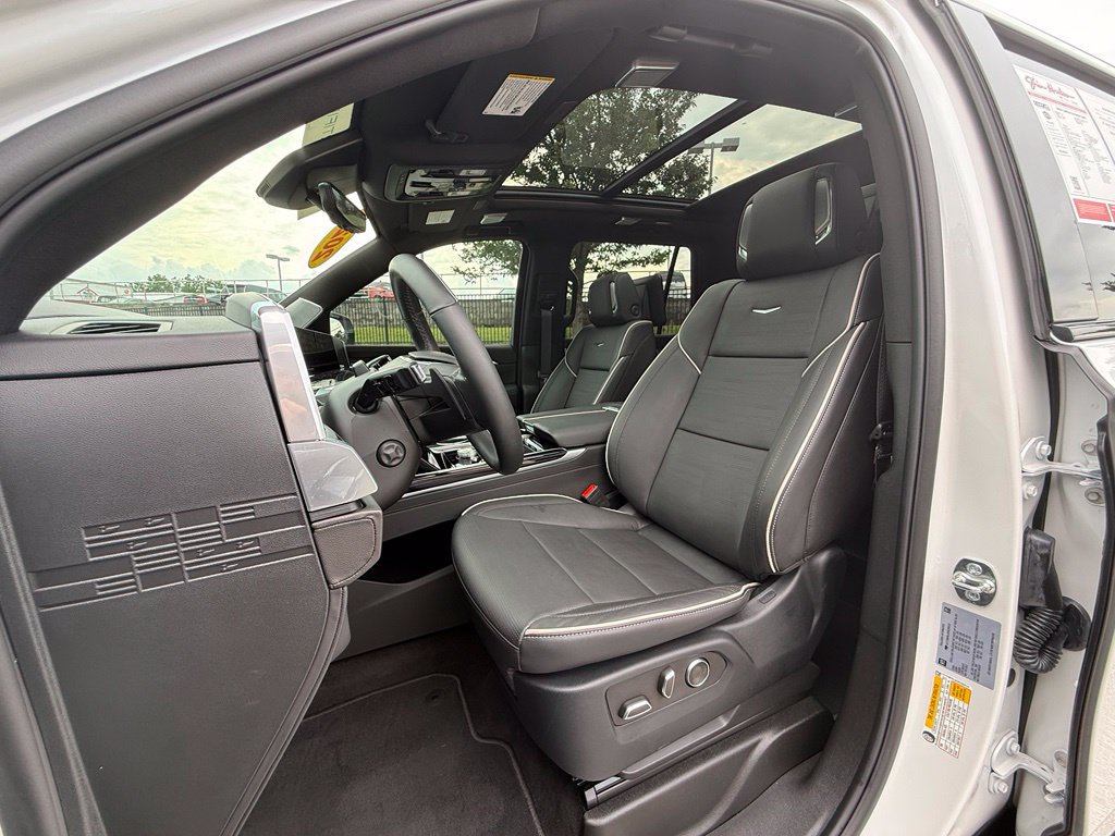 Used 2025 Cadillac Escalade Sport w/ Touring Package AWD/4WD image 6