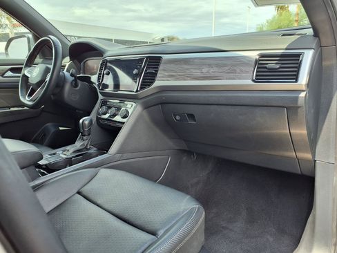 Used 2023 Volkswagen Atlas Cross Sport SE FWD image 11