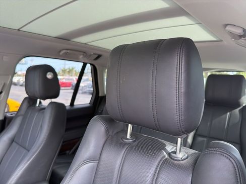 Used 2017 Land Rover Range Rover HSE image 10