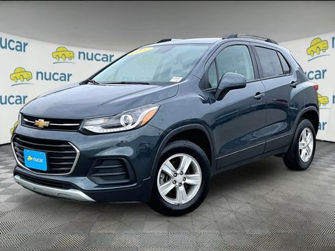 Used 2022 Chevrolet Trax LT w/ LT Convenience Package image 3