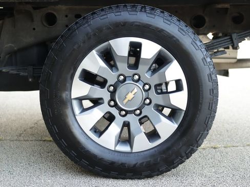 Used 2024 Chevrolet Silverado 2500 Custom AWD/4WD image 39