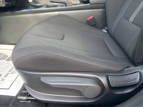 Certified 2025 Hyundai Elantra SE image 17