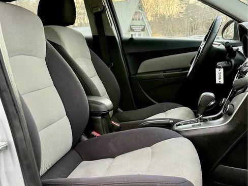 Used 2013 Chevrolet Cruze LS FWD image 5