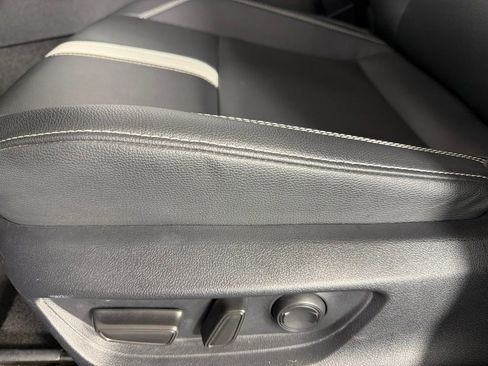 Used 2025 Toyota Camry SE image 21