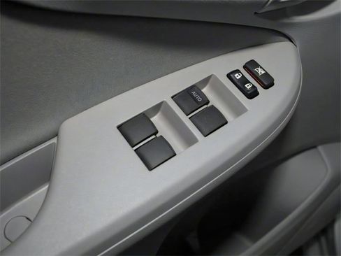 Used 2013 Toyota Corolla LE w/ Preferred Accessory Pkg #2 FWD image 13
